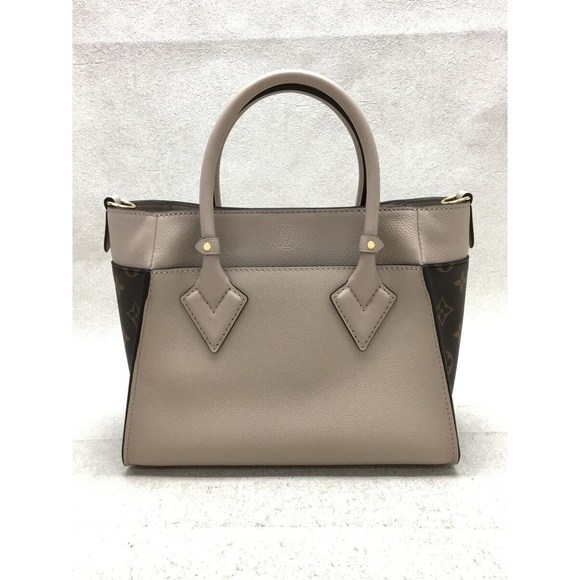 Louis Vuitton On My Side PM Monogram Leather Handbag - Picture 4 of 6